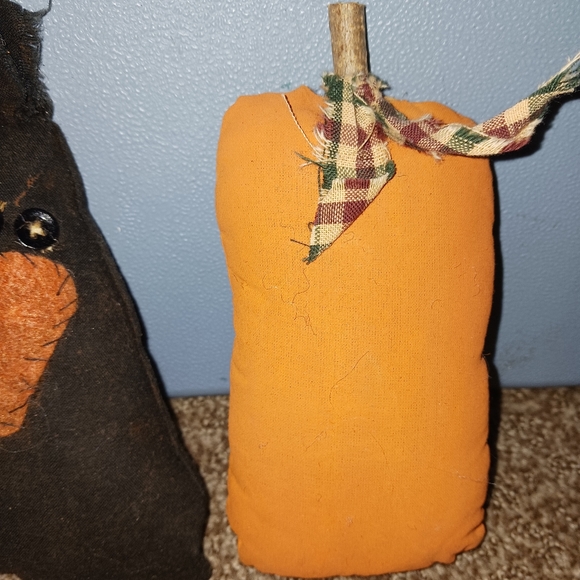Really Cute primitive pumpkin and crow - Picture 2 of 3